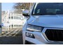Skoda Karoq 1.0 TSI 110pk Ambition Tour uitv. / Navigatie by APP / LM 17 inch / Parkeersensoren A. / LED / Climatronic airco