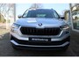 Skoda Karoq 1.0 TSI 110pk Ambition Tour uitv. / Navigatie by APP / LM 17 inch / Parkeersensoren A. / LED / Climatronic airco