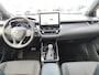 Toyota Corolla Cross Hybrid 180 EXECUTIVE NIEUW UIT VOORRAAD LEVERBAAR! BI-TONE LEER STOEL/STUURVERW JBL-AUDIO 360°CAMERA EL-ACHTERKLEP BLIND SPOT NAVI