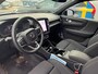 Volvo XC40 Single Motor Extended Range Plus 82 kWh | Trekhaak | Adaptieve cruise control | Stoel- en stuurverwarming | Dode hoek detectie BLIS | Warmtepomp | LED koplampen | Navigatie | Apple Carplay / Android Auto | Parkeersensoren voor + achter | Achteruitrijcamera |