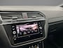Volkswagen Tiguan R-Line Business+ 1.5 TSI 150pk DSG Automaat Trekhaak, Panoramadak, Adaptive cruise control, Black style, Achteruitrijcamera, Elektrische achterklep