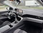 Peugeot 5008 1.2 PureTech Blue Lease Executive NL-Auto, 7 Personen, Navigatie, Parkeerhulp A., Cruise Controle, Draadloos tel. opladen, Climate controle, All Seasons banden.