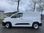 Peugeot e-Partner L1 50 kWh 136pk | 8 jaar garantie | 0% financial lease | Apple Carplay | Android Auto | Multimedia | Achteruitrijcamera | Parkeersensoren achter | Digital cockpit | Stuurwielbediening | Bestuurdersstoel comfort | Armsteun | Warmtepomp | Vehicle to load | ECO koplampen | Houten afwerking laadruimte | Reservewiel | van €30.595 voor €26.650