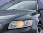 Volvo V50 2.0 Sport | 12 mnd BOVAG garantie | Trekhaak | Cruise control | Dakrails | Climate control | Volvo dealer onderhouden |