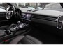 Porsche Cayenne Coupé 3.0 E-Hybrid / Trekhaak / Panoramadak / 360Camera / Head-up / Achterasbesturing / Bose / Keyless / 22'' / Sportchrono / Sportuitlaat / Carbon intr. / DAB / Stoelverwarming / ACC