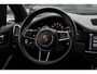 Porsche Cayenne Coupé 3.0 E-Hybrid / Trekhaak / Panoramadak / 360Camera / Head-up / Achterasbesturing / Bose / Keyless / 22'' / Sportchrono / Sportuitlaat / Carbon intr. / DAB / Stoelverwarming / ACC