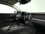 Volvo V60 B3 Momentum Business | Panoramadak | Parkeercamera | Stoel- en Stuurverwarming | Trekhaak