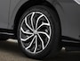 Volkswagen Golf 1.5 TSI 130pk Life · Apple/Android Car Play · ACC · Stuur- & Stoelverwarming · Trekhaak · Navigatie · Sfeerverlichting · 17"Velgen ·