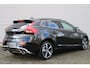 Volvo V40 1.5 T3 Polar+ Sport Lichtmetalen Velgen 17" | Lederenbekleding | Standkachel | Harman/Kardon Audiosysteem | Electronic Climate Controle | Voorstoelen Verwarmend | Cruise Control | Leyless Entry+ Keyless Start | LED koplampen | Navigatiesysteem Full Map + Hard Disk | Panoramadak |