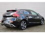 Volvo V40 1.5 T3 Polar+ Sport Lichtmetalen Velgen 17" | Lederenbekleding | Standkachel | Harman/Kardon Audiosysteem | Electronic Climate Controle | Voorstoelen Verwarmend | Cruise Control | Leyless Entry+ Keyless Start | LED koplampen | Navigatiesysteem Full Map + Hard Disk | Panoramadak |