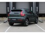 Volvo XC40 B4 Plus Dark | Panoramadak | Elektrisch Verstelbare Voorstoelen | Getint Glas Achter | Keyless | Elektrische Achterklep | Premium audio by Harman Kardon | Stoelverwarming | Stuurverwarming | Volvo UX Infotainment | Adaptieve Cruise Control | Pilot Assist | BLIS