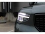 Volvo XC40 B4 Plus Dark | Panoramadak | Elektrisch Verstelbare Voorstoelen | Getint Glas Achter | Keyless | Elektrische Achterklep | Premium audio by Harman Kardon | Stoelverwarming | Stuurverwarming | Volvo UX Infotainment | Adaptieve Cruise Control | Pilot Assist | BLIS