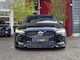 Volvo V60 2.0 T8 Plug-in hybrid AWD Ultra Dark Lounge Pack |  Volvo Guard Alarm | Extra getint glas achter | Gelamineerde zijruiten rondom| 19" 5-triplespaaks Glossy Black Diamond Cut