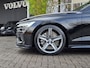 Volvo V60 2.0 T8 Plug-in hybrid AWD Ultra Dark Lounge Pack |  Volvo Guard Alarm | Extra getint glas achter | Gelamineerde zijruiten rondom| 19" 5-triplespaaks Glossy Black Diamond Cut