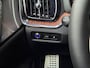 Volvo V60 2.0 T8 Plug-in hybrid AWD Ultra Dark Lounge Pack |  Volvo Guard Alarm | Extra getint glas achter | Gelamineerde zijruiten rondom| 19" 5-triplespaaks Glossy Black Diamond Cut
