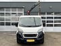Peugeot Boxer 335 2.0 BlueHDI L2 Euro 6 Fassi laadkraan Airco Trekhaak 2500kg trekgewicht Kastinrichting 3-Persoons P-up Pick-up Open laadbak
