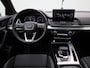 Audi Q5 55 TFSI e quattro Competition l Adaptive cruise control l Glazen panoramadak l Achteruitrijcamera l Dodehoekdetectie l Airco l Stoelverwarming l Elektrisch verstelbare bestuurdersstoel l Optiekpakket zwart plus l Trekhaak l Audi sound system l Alarm Klasse III l