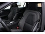 Volvo V60 2.0 B3 R-Design | Panoramadak | Semi elek. trekhaak | Dealer-onderhouden | Premium audio by Harman Kardon | Elek. bed. voorstoelen met geheugen | Verwarmbare voorstoelen | Verwarmbaar stuurwiel | Blind spot | Keyless entry | DAB | Apple carplay | Elektrische achterklep | Achterbank verwarmbaar |