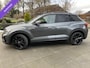 Volkswagen T-Roc 1.5 TSI DSG 3X R-LINE EDITION , PANO , BLACK STYLE ,NAVIGATIE , AFN TREKHAAK , DINAMISCHE KNIPL , APPLE CARPLY , BLINDSPOT , STUUR EN STOEL VERWARMING , KEYLESS ENTRY , ADAPTIVE CRUISE CONTROL , LANE ASSIST , IQ-LIGHT , LED , PRIVACY GLASS ,VIRTUAL C