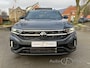 Volkswagen T-Roc 1.5 TSI DSG 3X R-LINE EDITION , PANO , BLACK STYLE ,NAVIGATIE , AFN TREKHAAK , DINAMISCHE KNIPL , APPLE CARPLY , BLINDSPOT , STUUR EN STOEL VERWARMING , KEYLESS ENTRY , ADAPTIVE CRUISE CONTROL , LANE ASSIST , IQ-LIGHT , LED , PRIVACY GLASS ,VIRTUAL C