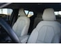 Volvo XC40 B4 197pk Plus Dark | Verwarmde vooruit | Extra getint glas