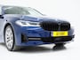 BMW 5-Serie Touring 530e xDrive Shadow | Camera | Keyless | Adaptive Cruise | HUD | Leder | Dodehoek | Sfeerlicht | Carplay