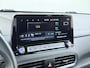 Hyundai Kona Electric EV 64kWh 3 fase SOH-100% Warmtepomp Adaptive-Cruise Head-Up Display 1/2 Leer Krell®-Hifi Apple Carplay Android Adap.Cruise Camera Navi Pdc Ecc Fashion Keyless Privacy Glas DAB Led Blind Spot Lane Assist Origineel Nederlandse Auto € 45.000 nieuw!!