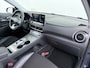 Hyundai Kona Electric EV 64kWh 3 fase SOH-100% Warmtepomp Adaptive-Cruise Head-Up Display 1/2 Leer Krell®-Hifi Apple Carplay Android Adap.Cruise Camera Navi Pdc Ecc Fashion Keyless Privacy Glas DAB Led Blind Spot Lane Assist Origineel Nederlandse Auto € 45.000 nieuw!!