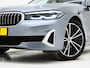 BMW 5-Serie Touring 530e Executive Luxury | Panoramadak | Leder | Camera | Keyless | Sfeerlicht | Virtual | DAB | Carplay