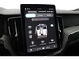 Volvo XC60 T6 Plug-in hybrid Ultra Black Edition | Trekhaak | Panoramadak | Head-Up | 360 Camera | Stoel+Stuurverwarming | 21 Inch