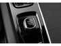 Volvo XC60 T6 Plug-in hybrid Ultra Black Edition | Trekhaak | Panoramadak | Head-Up | 360 Camera | Stoel+Stuurverwarming | 21 Inch