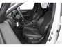 Volvo XC40 T3 163PK Automaat R-Design Adaptieve cruise control / Leder met alcantara bekleding / Parkeersensoren met camera / Trekhaak / stoel - en stuurverwarming / Apple carplay