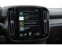 Volvo XC40 T3 163PK Automaat R-Design Adaptieve cruise control / Leder met alcantara bekleding / Parkeersensoren met camera / Trekhaak / stoel - en stuurverwarming / Apple carplay