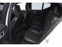 Volvo XC40 T3 163PK Automaat R-Design Adaptieve cruise control / Leder met alcantara bekleding / Parkeersensoren met camera / Trekhaak / stoel - en stuurverwarming / Apple carplay