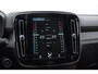 Volvo XC40 T3 163PK Automaat R-Design Adaptieve cruise control / Leder met alcantara bekleding / Parkeersensoren met camera / Trekhaak / stoel - en stuurverwarming / Apple carplay
