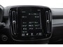 Volvo XC40 T3 163PK Automaat R-Design Adaptieve cruise control / Leder met alcantara bekleding / Parkeersensoren met camera / Trekhaak / stoel - en stuurverwarming / Apple carplay