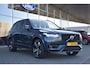 Volvo XC90 2.0 T8 Recharge AWD R-Design | Luchtvering | Panoramadak | 7-zitter | Elektrisch Wegklepbare Trekhaak | Harman Kardon Premium Geluidsysteem | Elektrisch Verstelbare Voorstoelen incl. Memory | 22" LMV | Dodehoeksensoren | Climate Control | Adaptieve Cruise Control | 360* Camera | Apple Carplay/Android Auto |