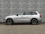 Volvo XC90 2.0 T8 Plug-in hybrid AWD Ultra Dark | 7 zits | Luchtvering | Adaptieve Cruise Control | Trekhaak | Panoramadak | Stoelmassage | Bowers en Wilkins Audio | All-season banden | 21" Velgen | Stoel-/Stuurverwarming | Stoelventilatie |