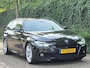 BMW 3-Serie Touring M Sport INCL BTW Apple CarPlay Trekhaak Zwart LED Evo GR Navi 2e eigenaar Breedset M Velgen Garantie