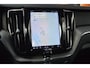 Volvo XC60 T8 Hybride AWD Plus Bright | Luchtvering | Trekhaak | Panoramadak | Stoel + Stuur Verwarmd | Harman/Kardon | Camera |