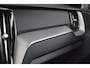 Volvo XC60 T8 Hybride AWD Plus Bright | Luchtvering | Trekhaak | Panoramadak | Stoel + Stuur Verwarmd | Harman/Kardon | Camera |