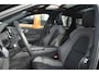 Volvo XC60 T8 Hybride AWD Plus Bright | Luchtvering | Trekhaak | Panoramadak | Stoel + Stuur Verwarmd | Harman/Kardon | Camera |