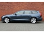 Volvo V60 B4 Essential Edition | Stoelverwarming voor/achter | Apple carplay/Android auto | 360 graden camera | Pilot Assist | Multifunctioneel stuurwiel | Comfort stoelen | Achteruitrij camera | Adaptieve cruise control | Hill Hold functie | 17'' lichtmetalen velgen |