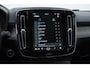 Volvo XC40 B3 177PK Automaat Plus Dark / Elektrische stoelen met geheugen / Keyless entry / Elektrische achterklep / Harman Kardon audio / Parkeersensoren met camera / stoel - en stuurwielverwarming /