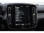 Volvo XC40 B3 177PK Automaat Plus Dark / Elektrische stoelen met geheugen / Keyless entry / Elektrische achterklep / Harman Kardon audio / Parkeersensoren met camera / stoel - en stuurwielverwarming /