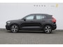 Volvo XC40 B3 177PK Automaat Plus Dark / Elektrische stoelen met geheugen / Keyless entry / Elektrische achterklep / Harman Kardon audio / Parkeersensoren met camera / stoel - en stuurwielverwarming /