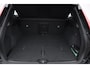 Volvo XC40 B3 177PK Automaat Plus Dark / Elektrische stoelen met geheugen / Keyless entry / Elektrische achterklep / Harman Kardon audio / Parkeersensoren met camera / stoel - en stuurwielverwarming /