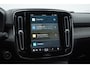 Volvo XC40 B3 177PK Automaat Plus Dark / Elektrische stoelen met geheugen / Keyless entry / Elektrische achterklep / Harman Kardon audio / Parkeersensoren met camera / stoel - en stuurwielverwarming /