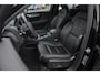 Volvo XC40 B3 177PK Automaat Plus Dark / Elektrische stoelen met geheugen / Keyless entry / Elektrische achterklep / Harman Kardon audio / Parkeersensoren met camera / stoel - en stuurwielverwarming /