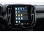 Volvo XC40 B3 177PK Automaat Plus Dark / Elektrische stoelen met geheugen / Keyless entry / Elektrische achterklep / Harman Kardon audio / Parkeersensoren met camera / stoel - en stuurwielverwarming /